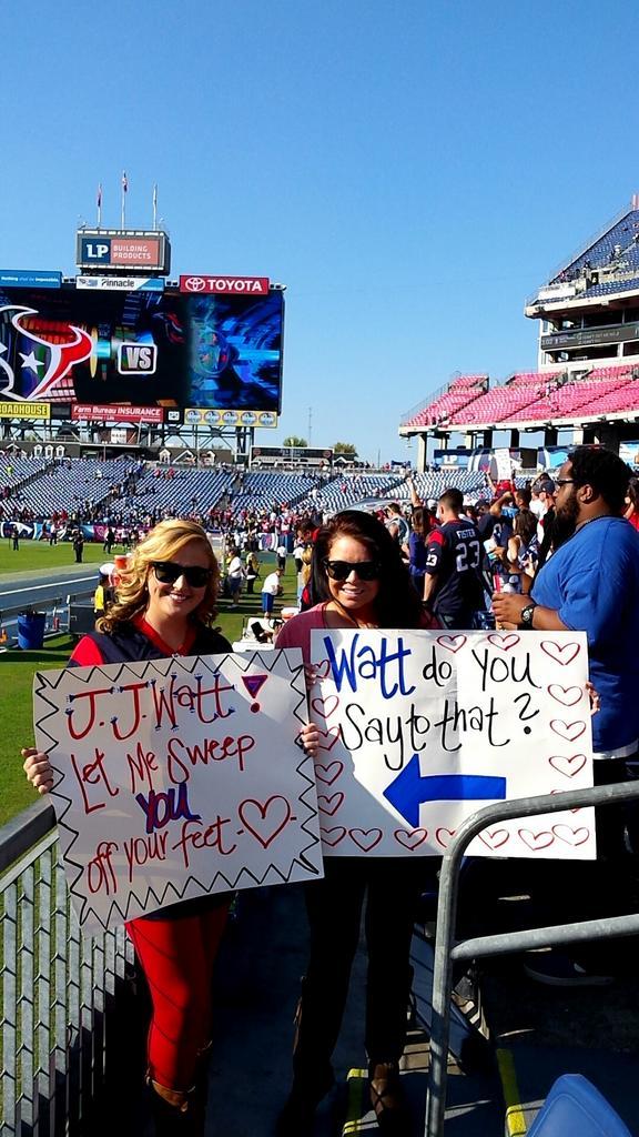Woopoo123's tweet photo. @JJWatt #imhere #1stNFLgame #happygirl #single #nashville #nashvegas #jjwatt #he'sabeast http://t.co/6E9X0pr1nr