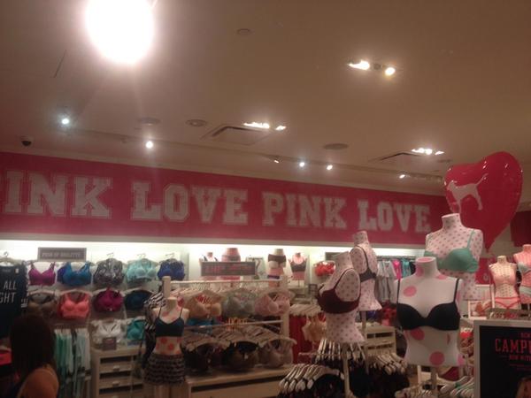 DJTuna_Z's tweet photo. Come see us at the KU student event @thepinkstorecom  #oakparkmall 4 to 6 today #RockChalk http://t.co/Qzg4LmIX32