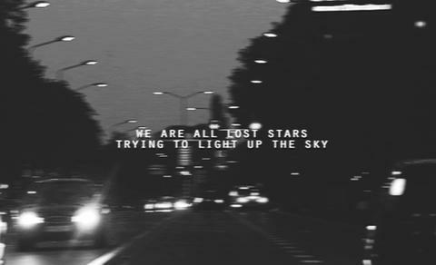 teenslifeweird's tweet image. "Nous sommes tous des étoiles perdus essayant de briller dans le ciel."