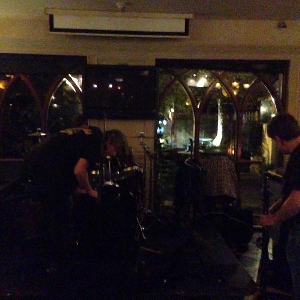 Setting up in <a href="/QueensDalkey/">The Queens Dalkey</a> 40 mins to kick off ;-)