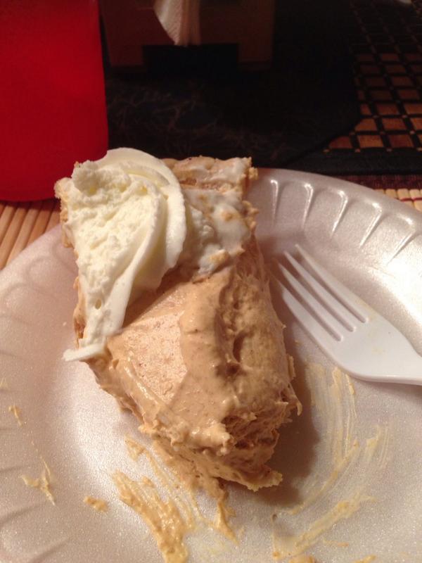 allonsy_alyson's tweet photo. Pumpkin cream cheese pie. #amiwhiteyet @ohmgmatt http://t.co/pD5EC0Q8wr