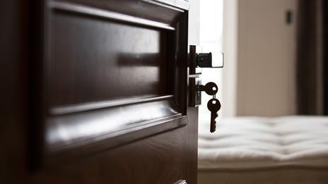 Every hotel has secrets. This is what they won't tell you... bbc.in/1mG25ie #TravelTips