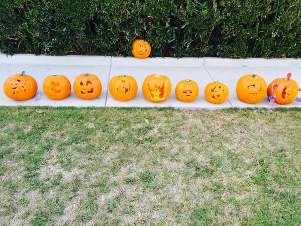 DavidDbosshart's tweet photo. Pumpkin carving Sunday http://t.co/btFAmKQRE2