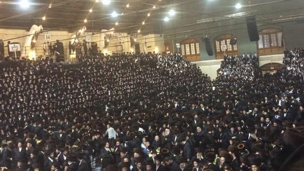 Satmar's tweet image. Tens Of Thousands Satmar Chasidim Attending Now At Wedding Einikel Of Rebbe In The Armory. Olem &amp;amp; Kb"p Chupah Photos: