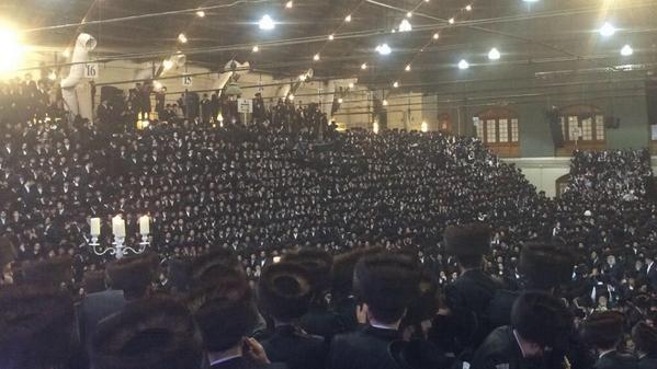 Satmar's tweet image. Tens Of Thousands Satmar Chasidim Attending Now At Wedding Einikel Of Rebbe In The Armory. Olem &amp;amp; Kb"p Chupah Photos: