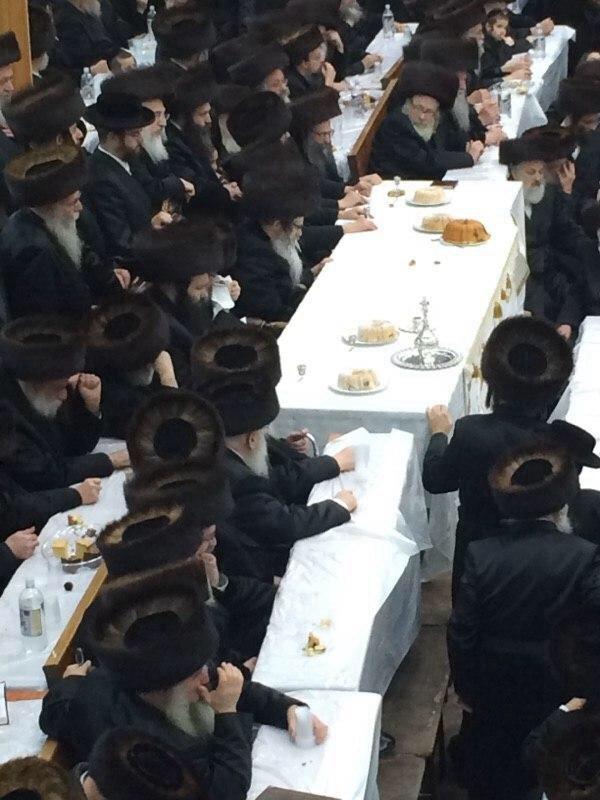 Satmar's tweet image. Tens Of Thousands Satmar Chasidim Attending Now At Wedding Einikel Of Rebbe In The Armory. Olem &amp;amp; Kb"p Chupah Photos: