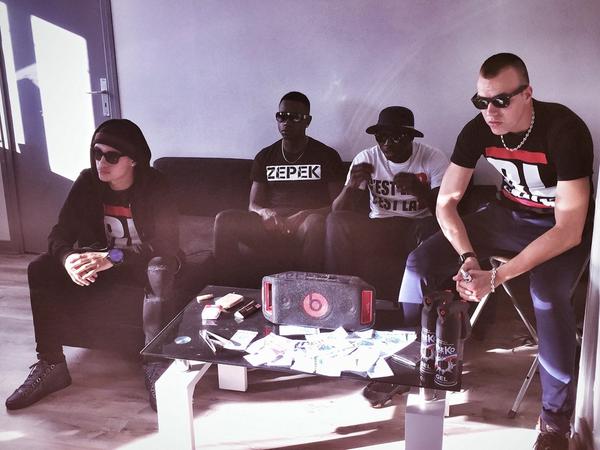 LaRLOfficiel's tweet photo. #PP 

"C'est la R c'est la L" 
💥 #RLGANG 💥 http://t.co/J6ZVTzYAN5