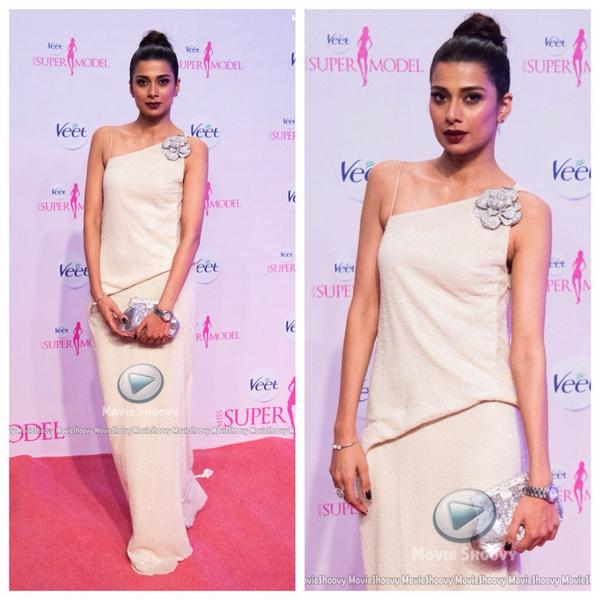 Fiasofiakhan's tweet photo. At the grand finale of #veet #nextsupermodel wearing #sanasafinaz make up by #N-Pro #humtv #supermodels #pakistan http://t.co/cEuaMwNQot