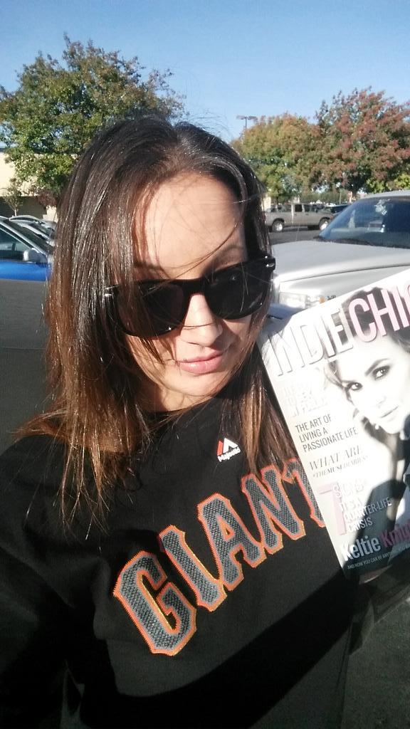 KeltieKnight's tweet photo. β@crystalrose209: Better late than never.. #icselfie #keltiecover @KeltieKnight :) http://t.co/Wbotjf2oaJβ #BABE β€οΈ