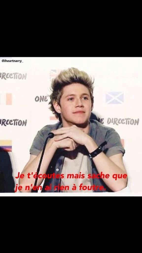 Leila_lrwin's tweet photo. #EnCoursTaTjrs UN PROF QUI TE PARLE ALORS TU LE REGARDE COMME AS MDRRR http://t.co/E7bVd0C62I