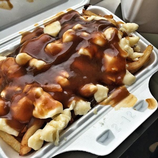 SeenByWolf's tweet image. Brings you a little closer to heaven. #Poutine #FoodPorn #OrangeJulep #MTL #Montreal