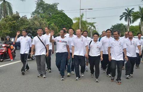 YanJohan's tweet photo. Selamat bekerja kabinet kerja. Seret calon menteri korup.jangan @iskan_dahlan kena getahnya http://t.co/twm0UGU6j8 http://t.co/E0qNMic479