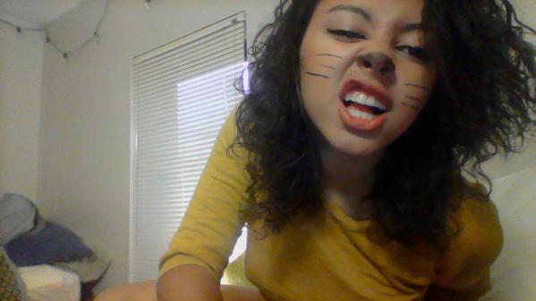 Kennedy_Palmer's tweet photo. snaaaarrrrllllll #lioness #octoberish http://t.co/TRYVDi0o96