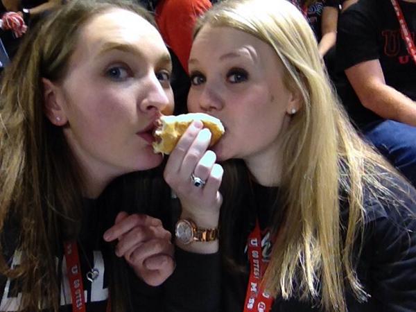 jbrown327's tweet photo. @CieraPutnam @oh_albadarling @sexytexy14 you know it's real when you share a hotdog http://t.co/yoMOrhq3W5