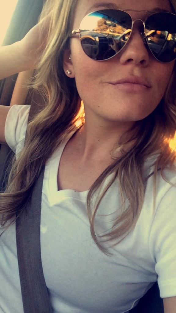 darianjrhodes's tweet photo. Selfie while driving because that's what I've been doing a lot of this weekend. 😝 #headingbackwest http://t.co/DmxKmdtj1E