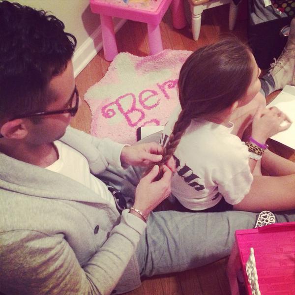 ZachMatari's tweet photo. “@JenanMatari: @ZachMatari also braids hair. Easy ladies, easy... #theultimateman #multitalented 💁 http://t.co/KFSGHGHyAm” I got skills 😏