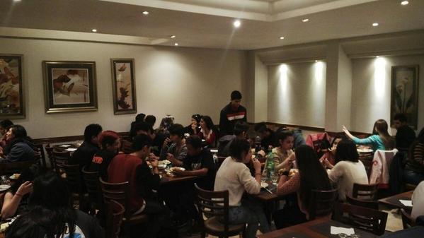 SecDeBloquePJ's tweet image. Después de un largo día a pleno, una super cena... #Bariloche #Estudiantina2014 #UnSueñoXUnSueño