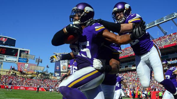 cravetheauto's tweet photo. MINNESOTA! #VIKINGS ANTHONY BARR signing autographs MON, DEC1!! @FanHQ @itheeayb #GETHIS http://t.co/D92kxm4eXO http://t.co/VBlvdFaNaJ