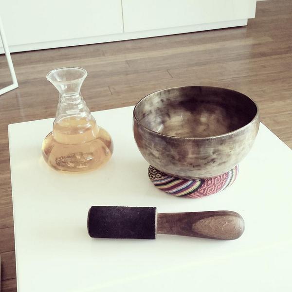 MichellePhan's tweet image. Pause. #singingbowl #relaxing #musicalhealing #greentea #wellbeing