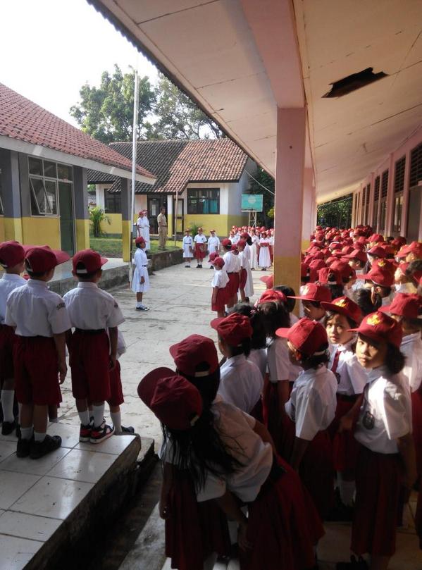 Hari ini dimulai dengan Upacara #bersihhebat