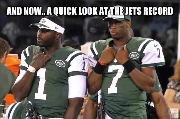 GridironPosts's tweet photo. Geno Smith and Mike Vick pose to display the Jets current record |
http://t.co/aHJUtoeKv2