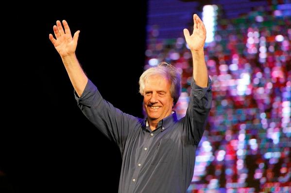 Felicitaciones al Compañero Tavare Vasquez por el triunfo obtenido en la primera vuelta de elecciones en Uruguay!!!