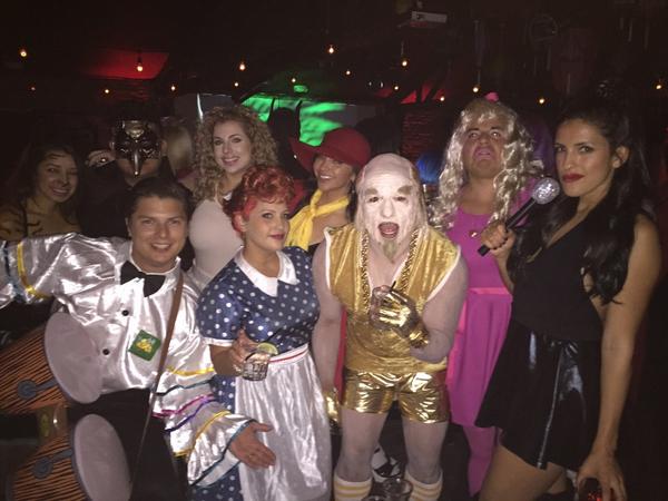 mannystreetz's tweet photo. the @1027KIISFM staff in full effect! and @VanessaBorn @jessimalay @MariaZouroudis #mannyzparty #goldmember http://t.co/TbNgLOwmvE