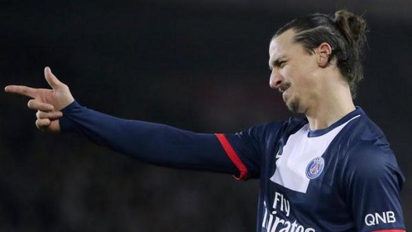 El10Eterno's tweet photo. Reportero: "¿Qué le vas a regalar a tu esposa en su aniversario?"
Ibrahimović: “Nada, ya tiene a Zlatan” http://t.co/uG6GdsXzWv