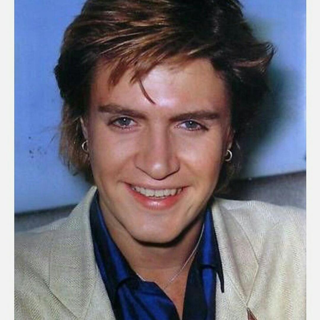 Happy 56th birthday to Simon Le Bon! :-D I will be listening to a lot of Duran Duran tomorrow. :-)         