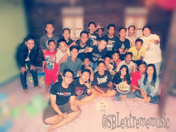 Beergahayu <a href="/SBLextrememusic/">SEBULU EXTREME MUSIC</a> Ttp brgerak searah &amp; mlangkah brsama sebarkn music keras smpai k hulu mahakam