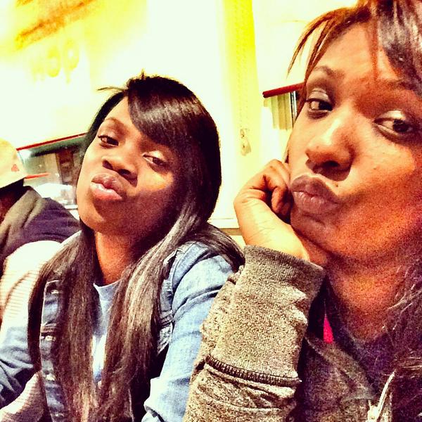 _nishadior's tweet photo. Ihop with my loves 😘 http://t.co/wD8ZTAh9Zk