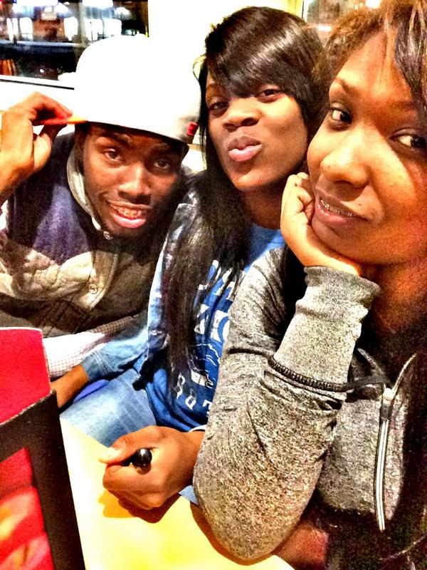 _nishadior's tweet photo. Ihop with my loves 😘 http://t.co/wD8ZTAh9Zk