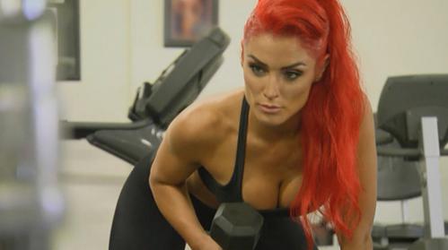 .@natalieEvaMarie looks red HOT! #TotalDivas