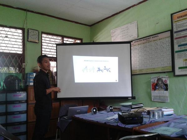 PintarCeria's tweet photo. Nah sekarang temen kita, Jaka, memberikan motivasinya tentang pentingnya edukasi lewat internet #PintarCeria http://t.co/JdIAUTqfct