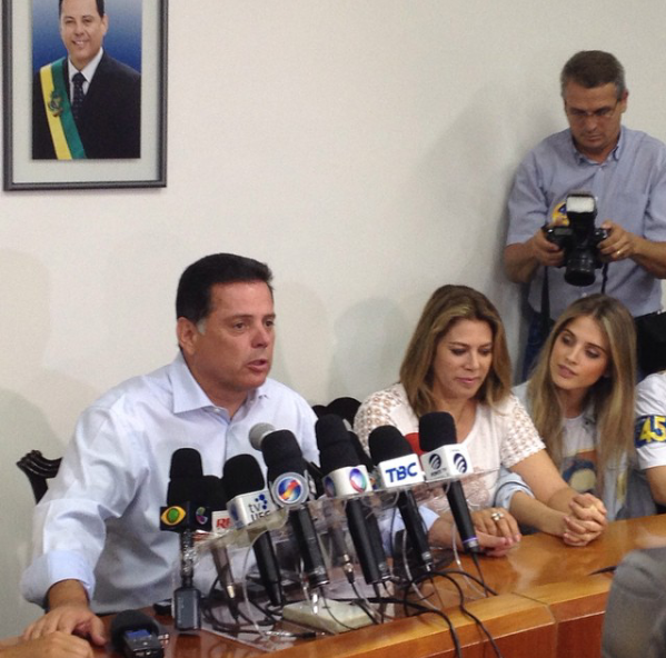 sigam45's tweet photo. Em sua primeira entrevista como governador reeleito, Marconi Perillo que agradece a todos os goianos pela confiança. http://t.co/9CuM9WR1Ft