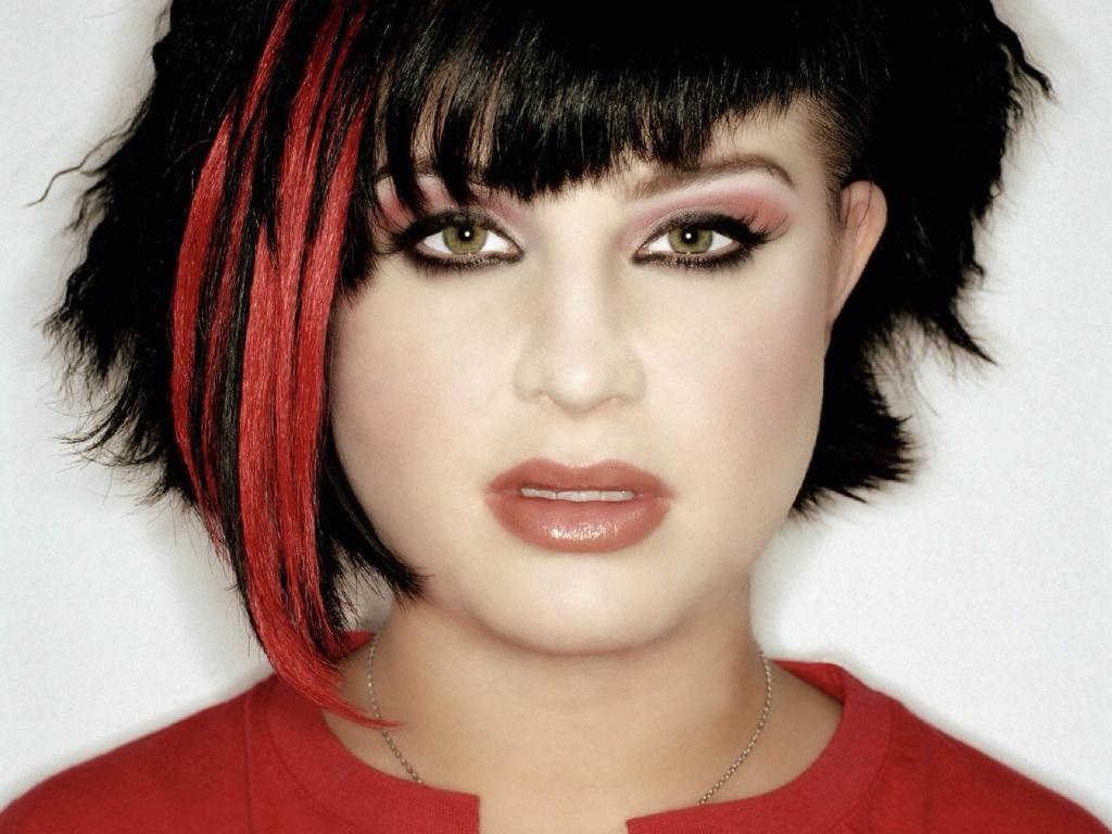 Happy birthday Kelly Osbourne (born 27 Oct 84)is singer&fashion designer.Daughter of Ozzy&Sharon Osbourne. 