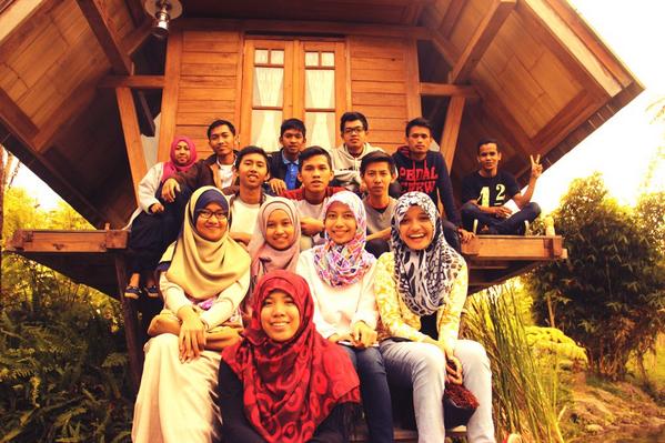 IACJ_Bandung's tweet photo. Maaf ya latepost, foto ini diambil di dusun bambu setelah shalat iedul adha kemarin :D http://t.co/I47SKe1X59