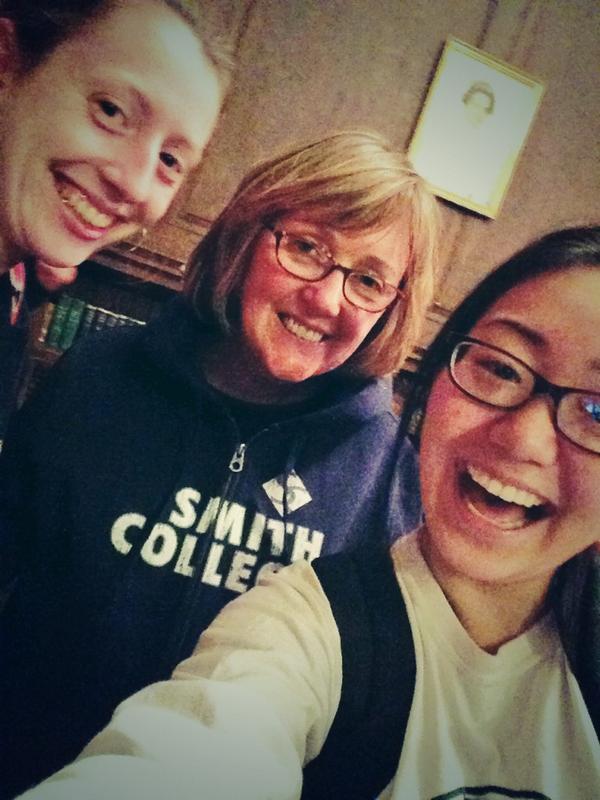 ebae210's tweet image. @presmccartney thanks for being cool and taking a selfie with us at PJ Tea #smithcollege #inevertweetbut #bucketlist