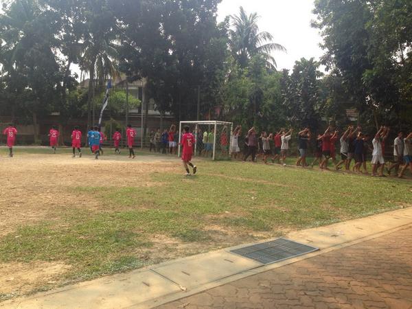 gonzfest's tweet photo. keseruan pertandingan mini soccer Seminari Wacana Bhakti vs SMKN 41 #GonzFest14 http://t.co/reEIX2Ozkc