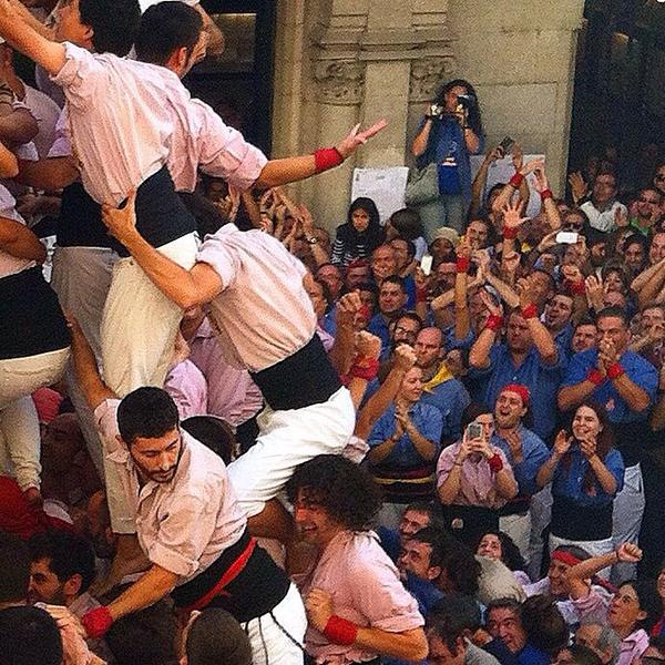 lesalzines's tweet photo. Reprenem #firesgirona amb #projecteGirona #sortides #castsnyada Fent equip com els #castellers #fotosMercèCamarena http://t.co/at9OjwOeDg