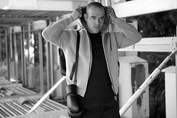 ExcuseMeMan's tweet photo. Urban warrior in black and gray: @AlexanderWangNY X @hm >> http://t.co/SRVwyaYyeA @hmturkiye #ExcuseMeMan http://t.co/NlWg9w6gkx