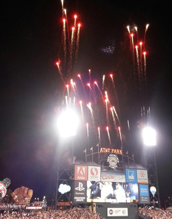 SFGiantsFans's tweet photo. THIS MAGIC MOMENT. #SFGiants #WorldSeries #OneMoreWin http://t.co/utc9g3WSKQ