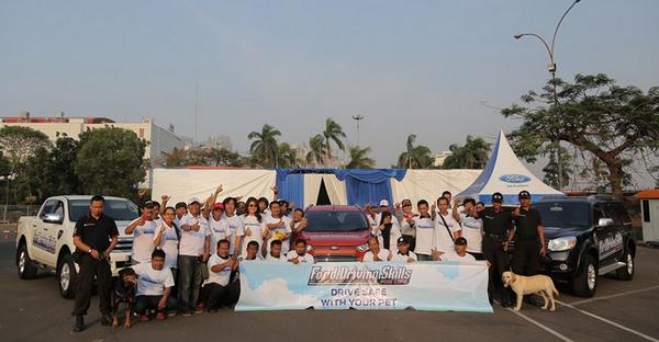 Aman Berkendara Dengan Binatang Kesayangan : bit.ly/1tXFjX8 #BosMobil