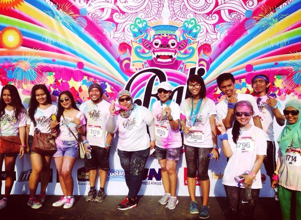CityHype_Bali's tweet photo. Ditunggu di Bali @LightRunID RT @Agrilicious: So cool..Awesome party π₯π₯ #balicolorrun @BALIColorRun http://t.co/yfFaJyOc4kβ