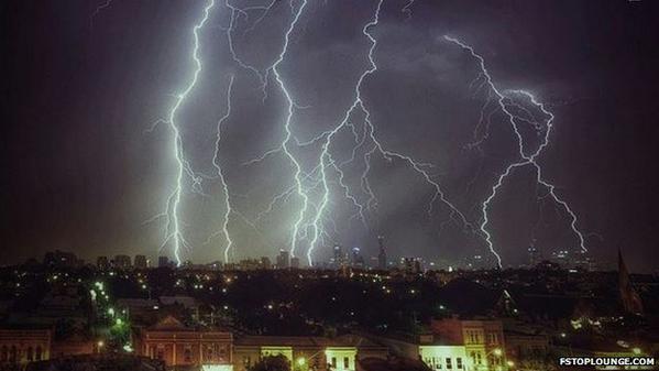 BBCNewsAus's tweet photo. Severe electrical storms batter southern #Australia http://t.co/lhDshfeWVt http://t.co/xtgHp37dLj