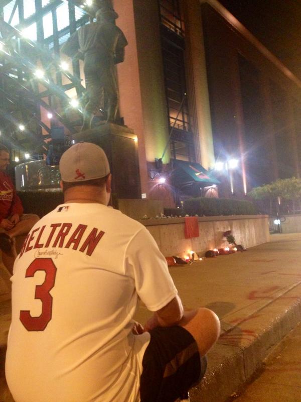 CColemanFoxNews's tweet photo. We just passed by Busch Stadium on our way home.. A few people are there  mourning the loss of Oscar Taveras http://t.co/4hy6yN5BBV