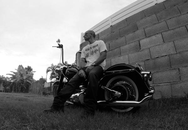 tahitijean's tweet photo. Sunday #tahiti #harley #hd #harleydavidson #lowrider #ridersrules #gopro #selfie #custom #heritage #continentalracer http://t.co/f1CpsHwMTi