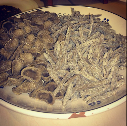 Retedeigal's tweet photo. La pasta nera di grano arso dei #Montidauni protagonista a #Terreospitali al #SaloneDelGusto http://t.co/oXq8ScqprV