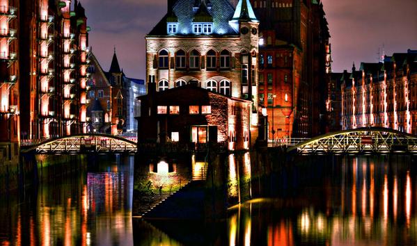 GermanyCarRent's tweet photo. Harbor City Hamburg, Germany
http://t.co/29xppE0BAt
#Hamburg #germany #harbour http://t.co/wcTRw2MpI6