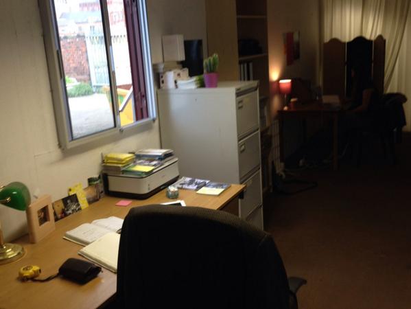 New Performing Office w/ @ProducerBev up and running at <a href="/SlungLow/">SlungLow</a> hub. Complete w/ cactus and bunk beds